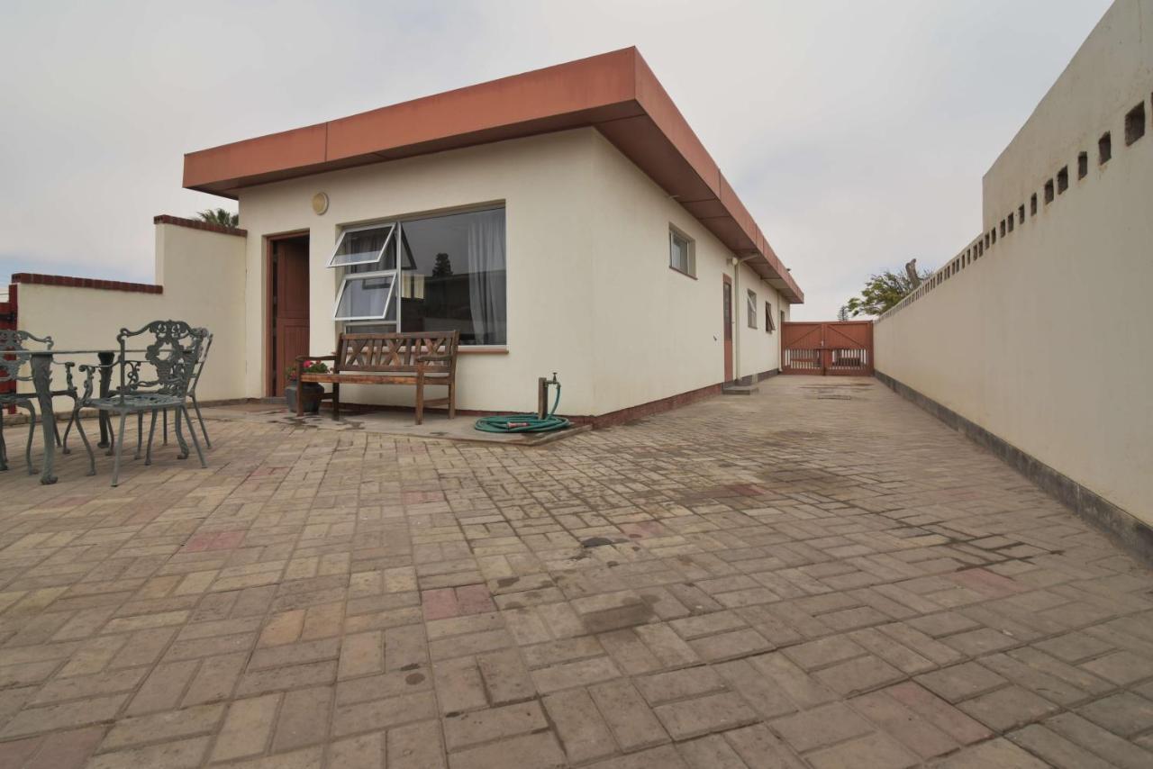 Cottage On Diamond Street Свакопмунд Экстерьер фото